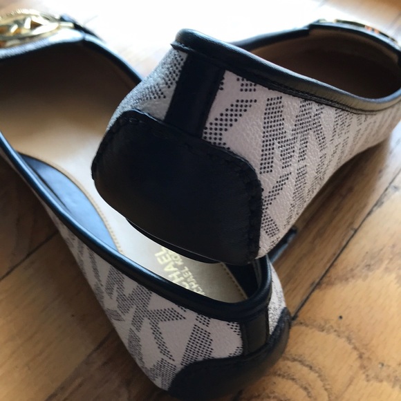 NEW Michael Kors Flats Size 8 - Picture 4 of 7